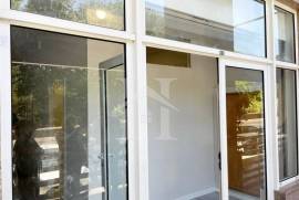 Loja Transformada em Apartamento T1 em Belas