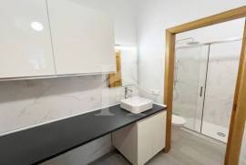 Loja Transformada em Apartamento T1 em Belas