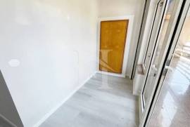 Loja Transformada em Apartamento T1 em Belas