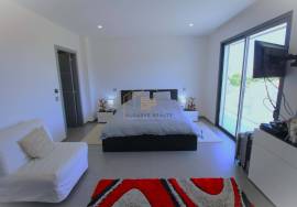 1 bedroom apartment with garage 5 min from the beaches