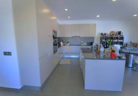 1 bedroom apartment with garage 5 min from the beaches