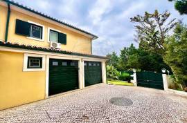 6+1 Bedroom villa with garden and pool, for rent in one of Estoril's
most privileged areas
Just minutes from the beaches, the Estoril Casino, the Estoril Tennis Club, and the Estoril Golf Course