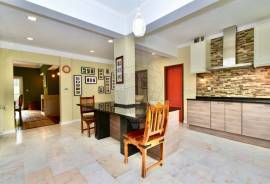 6+1 Bedroom villa with garden and pool, for rent in one of Estoril's
most privileged areas
Just minutes from the beaches, the Estoril Casino, the Estoril Tennis Club, and the Estoril Golf Course