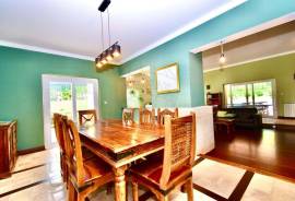 6+1 Bedroom villa with garden and pool, for rent in one of Estoril's
most privileged areas
Just minutes from the beaches, the Estoril Casino, the Estoril Tennis Club, and the Estoril Golf Course