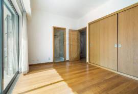 3+1 Bedroom Villa with Pool in a Private Condominium in Estoril
An excellent opportunity to acquire a 3+1 bedroom villa located in one of the most exclusive areas of Estoril, within the D