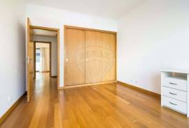 3+1 Bedroom Villa with Pool in a Private Condominium in Estoril
An excellent opportunity to acquire a 3+1 bedroom villa located in one of the most exclusive areas of Estoril, within the D
