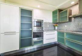 3+1 Bedroom Villa with Pool in a Private Condominium in Estoril
An excellent opportunity to acquire a 3+1 bedroom villa located in one of the most exclusive areas of Estoril, within the D