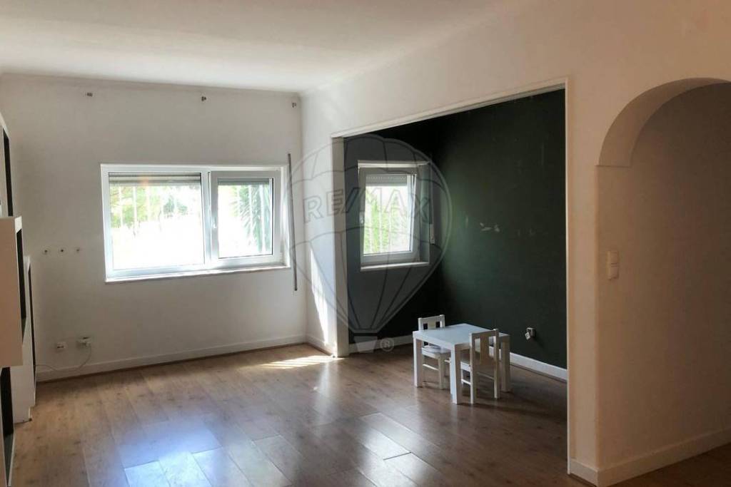 1-Bedroom Apartment – Bairro do Rosário, Cascais
Charming 1-bedroom apartment for sale in a prime location in Bairro do Rosário, Cascais