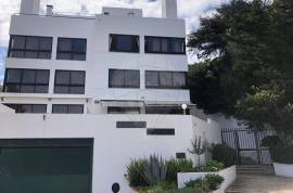 Furnished 2-Bedroom Apartment for Rent in Estoril – Central and Peaceful
Charming 2-bedroom apartment, fully furnished and equipped, available for rent in the heart of Estoril