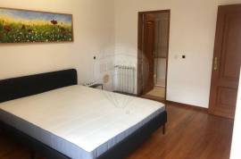 Furnished 2-Bedroom Apartment for Rent in Estoril – Central and Peaceful
Charming 2-bedroom apartment, fully furnished and equipped, available for rent in the heart of Estoril