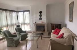 Furnished 2-Bedroom Apartment for Rent in Estoril – Central and Peaceful
Charming 2-bedroom apartment, fully furnished and equipped, available for rent in the heart of Estoril
