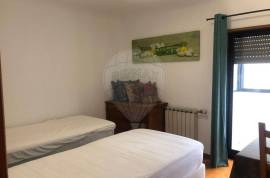 Furnished 2-Bedroom Apartment for Rent in Estoril – Central and Peaceful
Charming 2-bedroom apartment, fully furnished and equipped, available for rent in the heart of Estoril