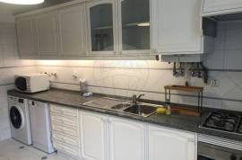 Furnished 2-Bedroom Apartment for Rent in Estoril – Central and Peaceful
Charming 2-bedroom apartment, fully furnished and equipped, available for rent in the heart of Estoril