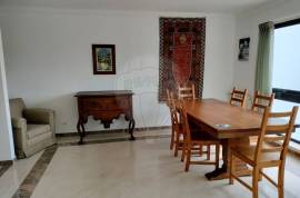 Furnished 2-Bedroom Apartment for Rent in Estoril – Central and Peaceful
Charming 2-bedroom apartment, fully furnished and equipped, available for rent in the heart of Estoril