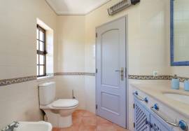 Charming T4 property with stunning ocean views – Santa Bárbara de Nexe