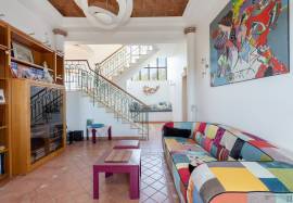 Charming T4 property with stunning ocean views – Santa Bárbara de Nexe