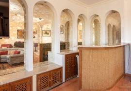Charming T4 property with stunning ocean views – Santa Bárbara de Nexe