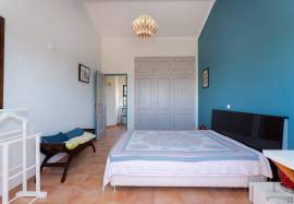 Charming T4 property with stunning ocean views – Santa Bárbara de Nexe