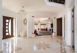 Charming T4 property with stunning ocean views – Santa Bárbara de Nexe