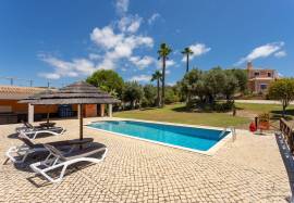 Charming T4 property with stunning ocean views – Santa Bárbara de Nexe