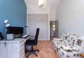 Charming T4 property with stunning ocean views – Santa Bárbara de Nexe