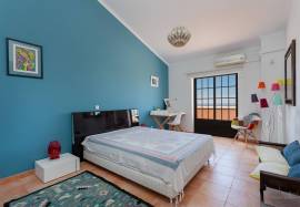 Charming T4 property with stunning ocean views – Santa Bárbara de Nexe