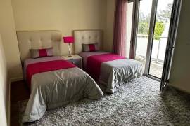 Elegant Sea View Villa with Pool in a Gated Community – Parede