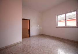 2 Houses to Remodel, Cavernães, Viseu