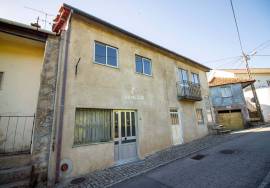2 Houses to Remodel, Cavernães, Viseu