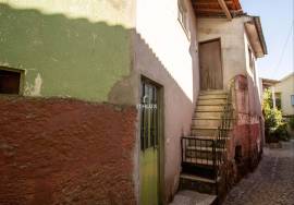 2 Houses to Remodel, Cavernães, Viseu