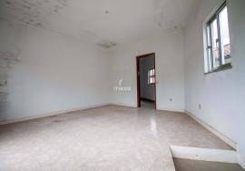 2 Houses to Remodel, Cavernães, Viseu