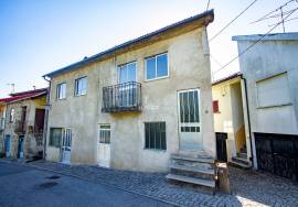 2 Houses to Remodel, Cavernães, Viseu