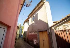 2 Houses to Remodel, Cavernães, Viseu