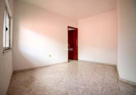 2 Houses to Remodel, Cavernães, Viseu
