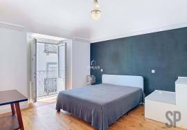 Exclusive Building in the Historic Center of Évora - 5 Apartments with Potential for Profitability and Quality of Life