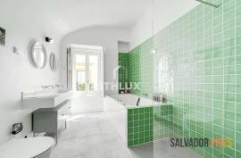 Exclusive Building in the Historic Center of Évora - 5 Apartments with Potential for Profitability and Quality of Life