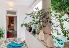 Exclusive Building in the Historic Center of Évora - 5 Apartments with Potential for Profitability and Quality of Life