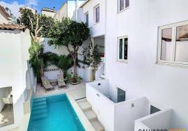 Exclusive Building in the Historic Center of Évora - 5 Apartments with Potential for Profitability and Quality of Life