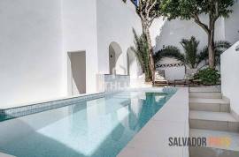 Exclusive Building in the Historic Center of Évora - 5 Apartments with Potential for Profitability and Quality of Life