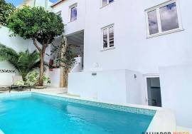 Exclusive Building in the Historic Center of Évora - 5 Apartments with Potential for Profitability and Quality of Life
