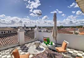Exclusive Building in the Historic Center of Évora - 5 Apartments with Potential for Profitability and Quality of Life