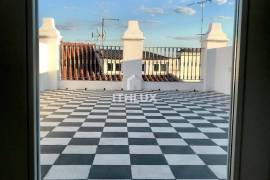 Exclusive Building in the Historic Center of Évora - 5 Apartments with Potential for Profitability and Quality of Life