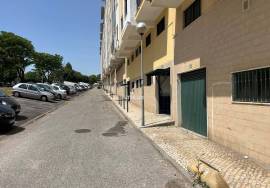 ATTENTION INVESTORS - Set of 8 independent garages