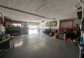 ATTENTION INVESTORS - Set of 8 independent garages