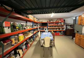 ATTENTION INVESTORS - Set of 8 independent garages