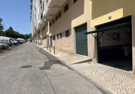 ATTENTION INVESTORS - Set of 8 independent garages
