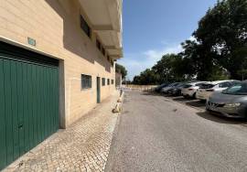 ATTENTION INVESTORS - Set of 8 independent garages