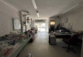 ATTENTION INVESTORS - Set of 8 independent garages