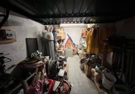 ATTENTION INVESTORS - Set of 8 independent garages