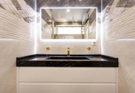 Fully refurbished 2 bedroom apartment with parking located in the center of Olhão